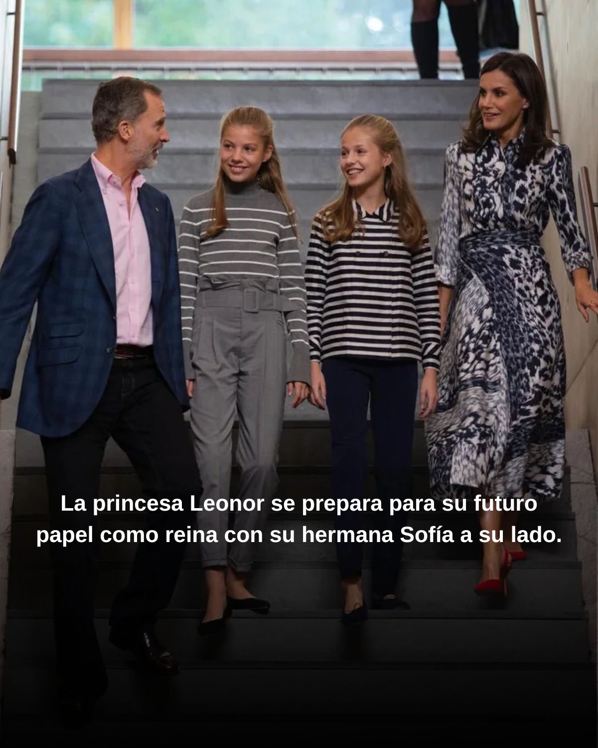 La princesa Leonor se prepara para su futuro papel como reina con su hermana Sofía a su lado.