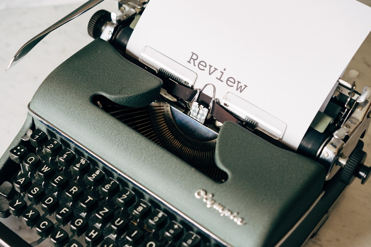 The Unsung Heroes of Online Shopping: Mastering the Art of Product Reviews